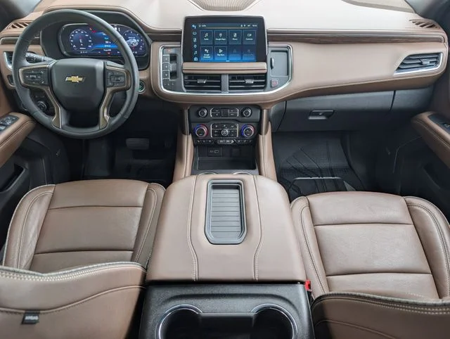 Used 2023 Pearl Chevrolet High Country image 13