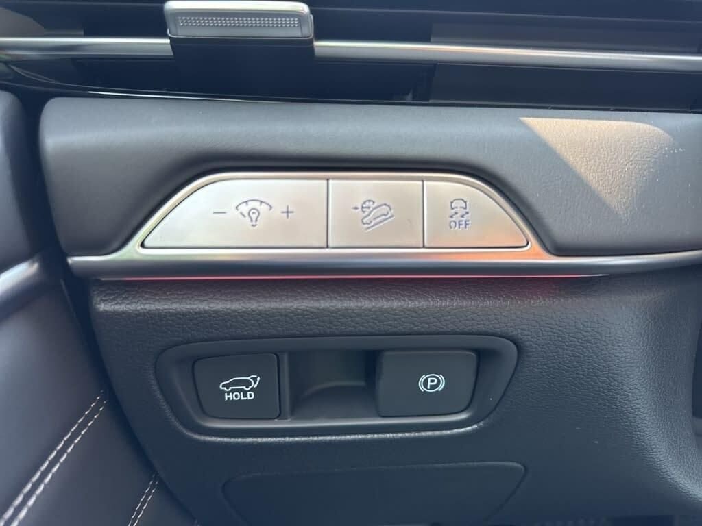 New 2026 White Genesis 2.5T image 39