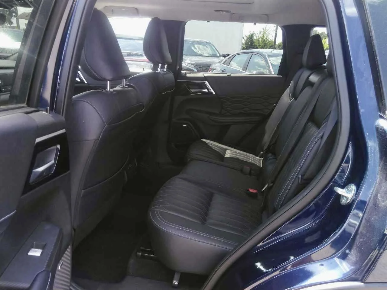 Used 2025  Mitsubishi SEL image 8