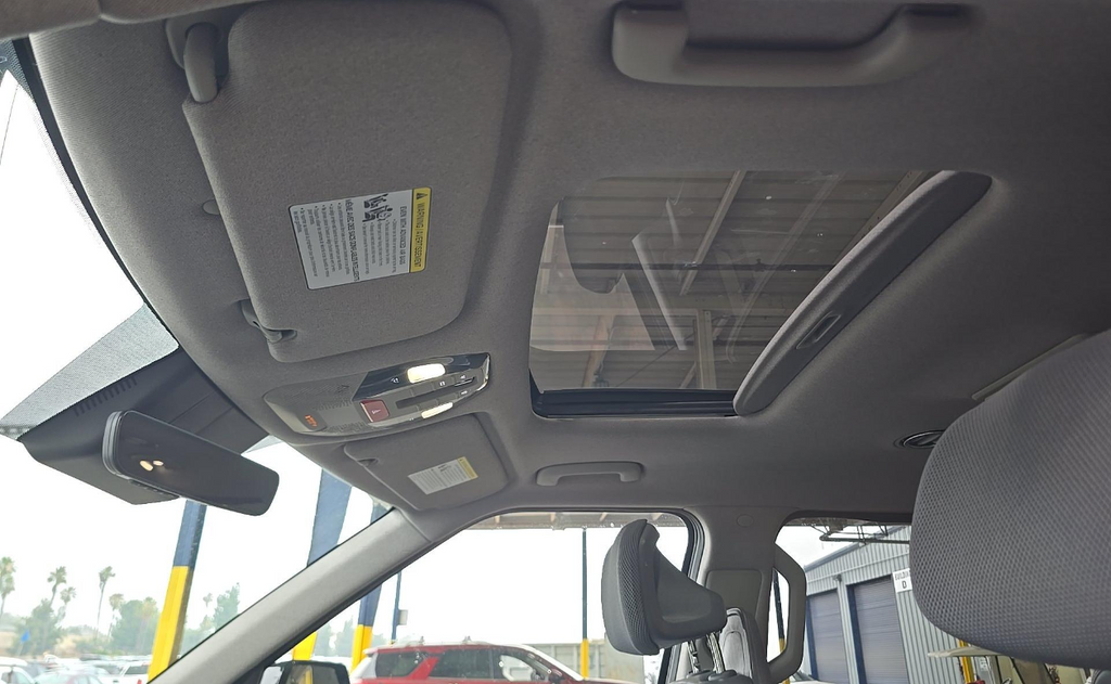 Certified Used 2024 Black Kia Wind image 12