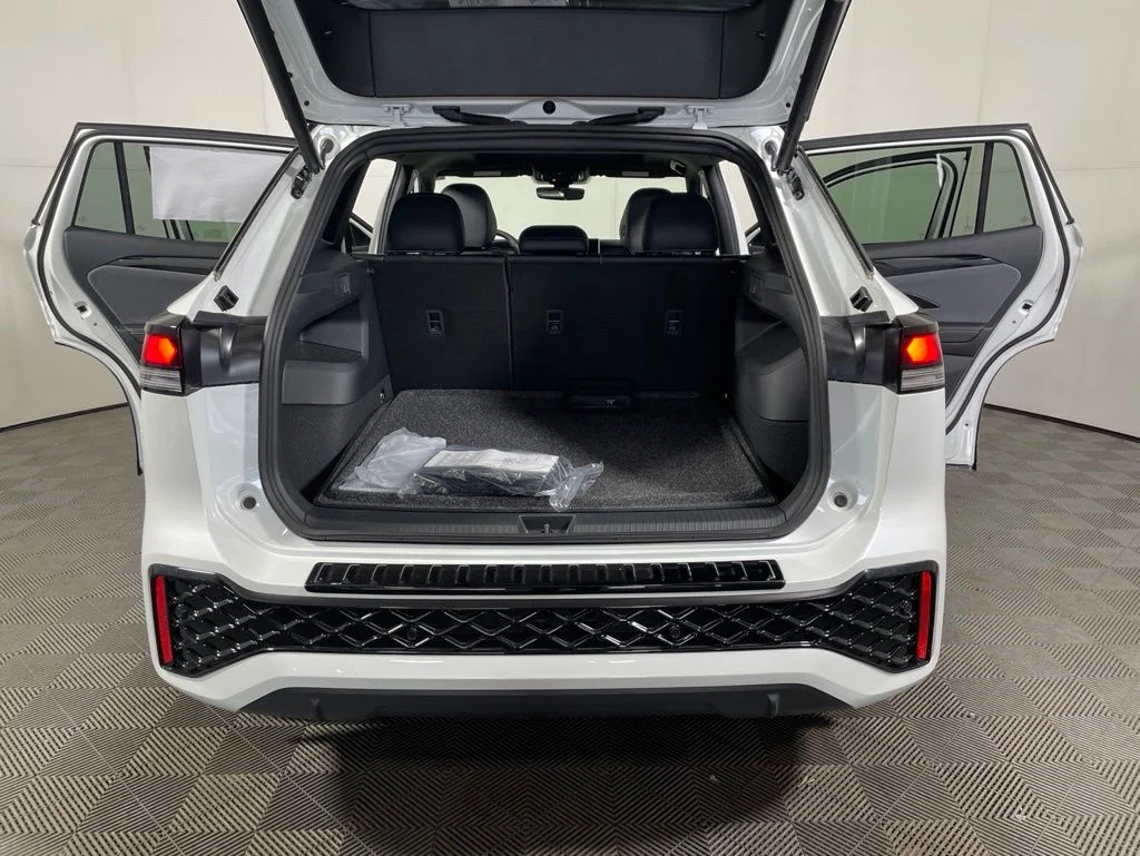 New 2026 White/off-white Volkswagen 2.0T SE R-Line Black image 19