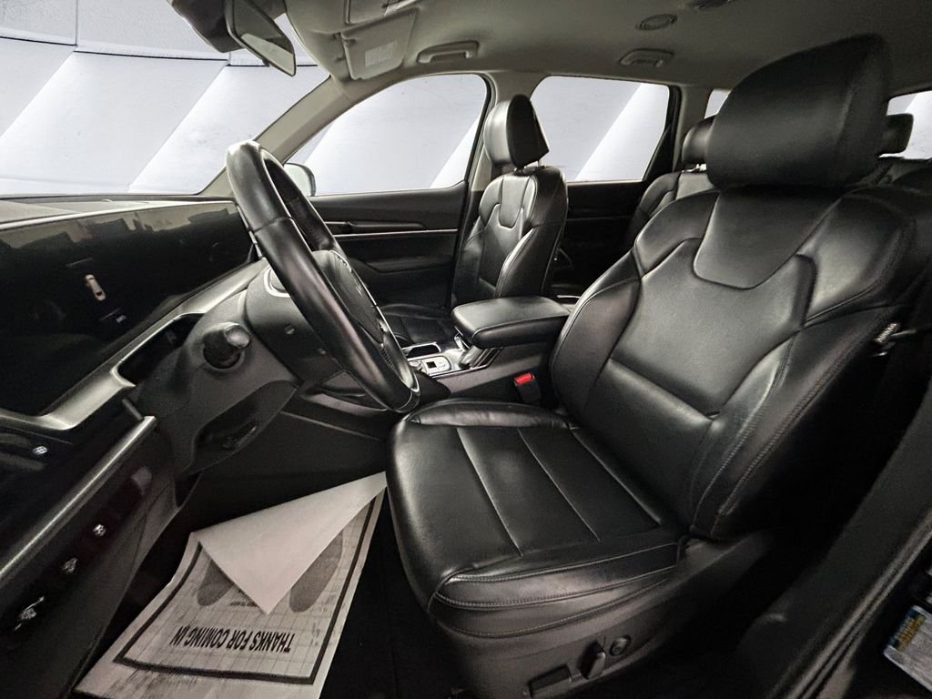 Used 2023 Black Kia S image 8