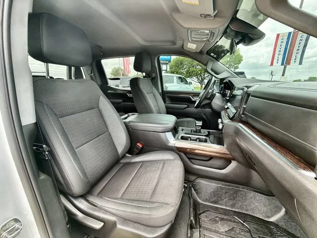 Used 2024 Summit White GMC Elevation image 27