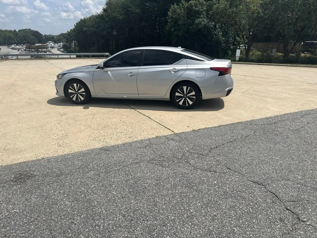 Used 2021 Silver Nissan 2.5 SV image 16