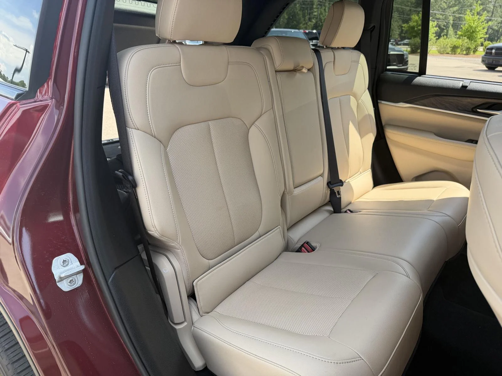 Used 2025 Velvet Red Pearlcoat Jeep Limited image 20