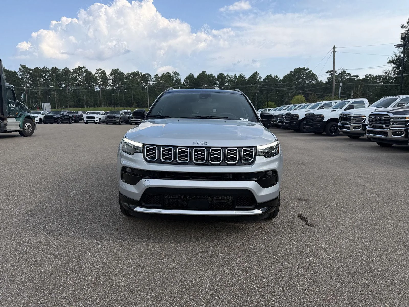 Used 2025 Silver Zynith Metallic Clearcoat Jeep Limited image 2