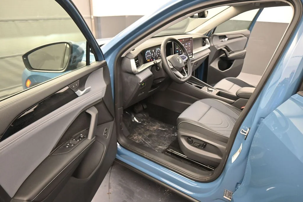 New 2026 Blue Volkswagen 2.0T SE image 39