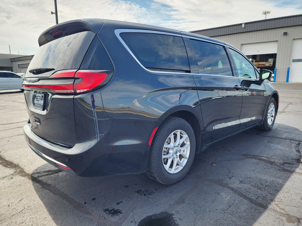 Used 2023 Brilliant Black Crystal Pearlcoat Chrysler Touring L image 5
