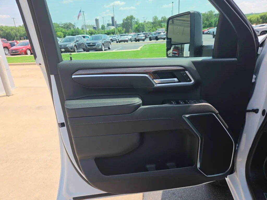New 2026 Summit White Chevrolet LT image 24