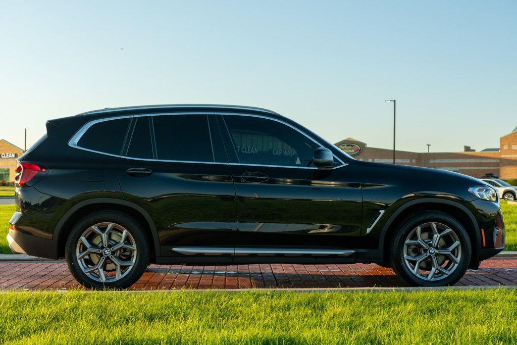 Used 2023 Black Sapphire Metallic BMW xDrive30i image 13