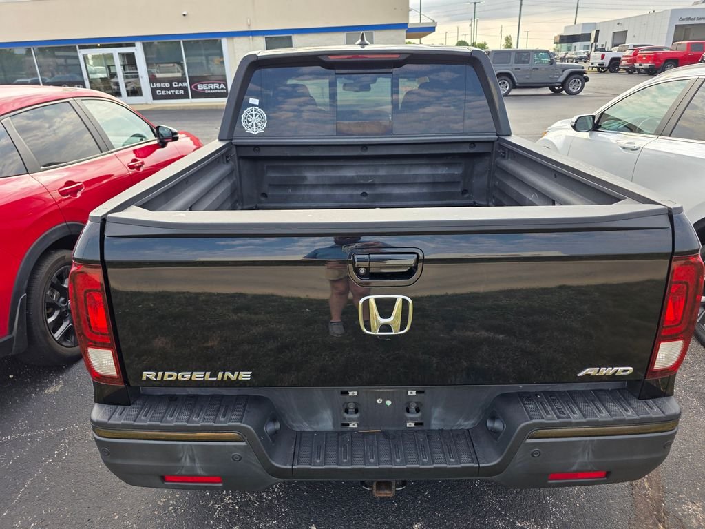 Used 2017 Crystal Black Pearl Honda Black Edition image 3