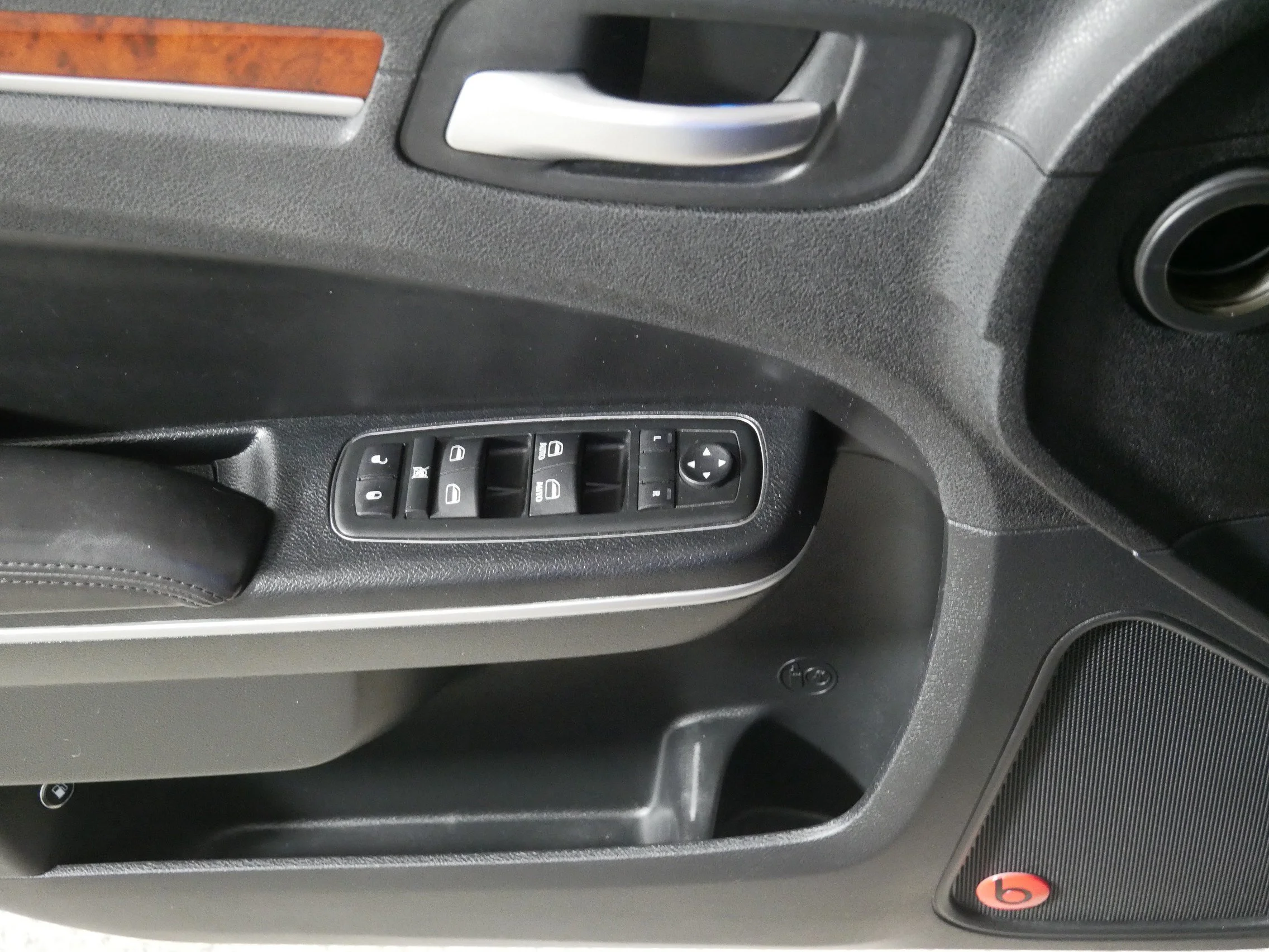 Used 2014 Granite Crystal Metallic Clearcoat Chrysler  image 19