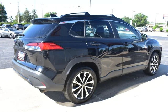 Used 2022 Black Toyota XLE image 5