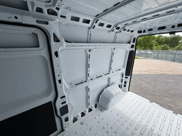 New 2026 Bright White Clear-Coat Exterior Paint RAM Tradesman image 38