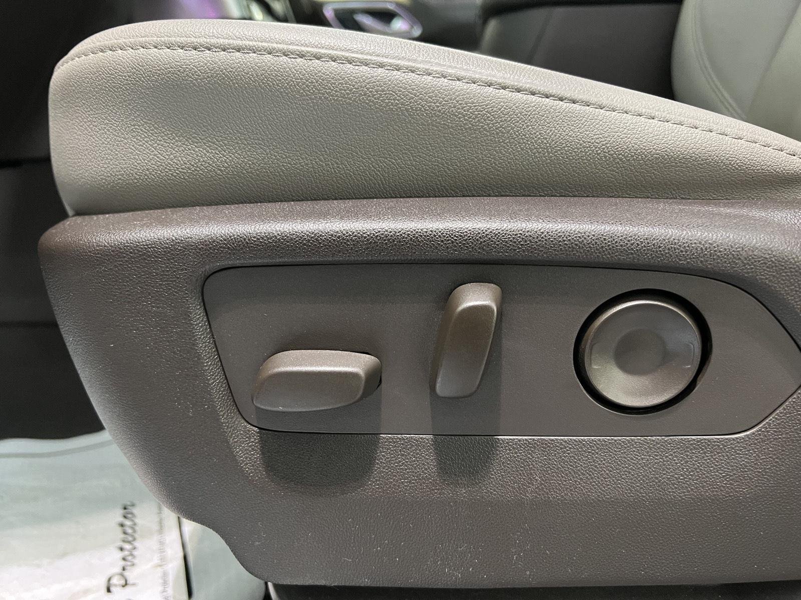 Used 2022 Summit White Chevrolet LT image 16