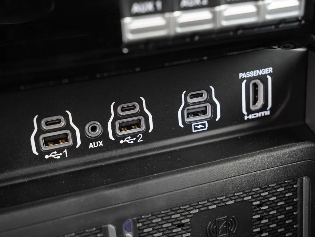 New 2026 Diamond Black Crystal Pearl-Coat Exterior Paint RAM RHO image 22