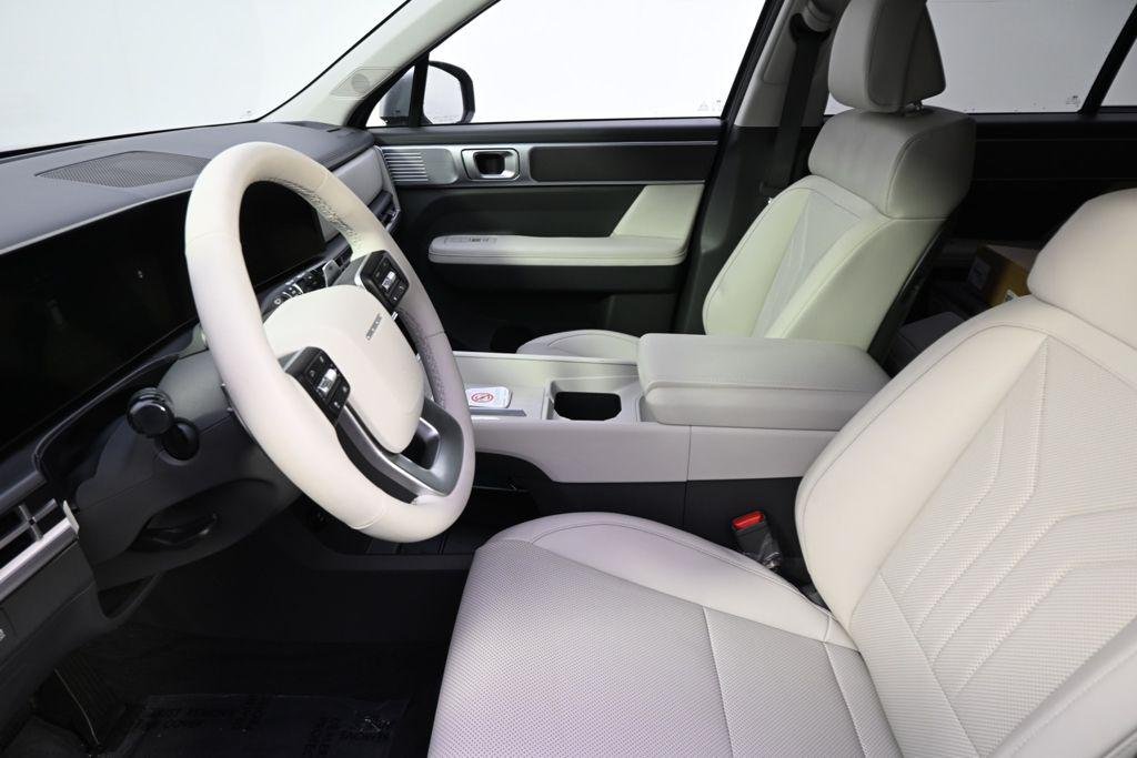 New 2026 Shimmering Silver Hyundai SEL image 13