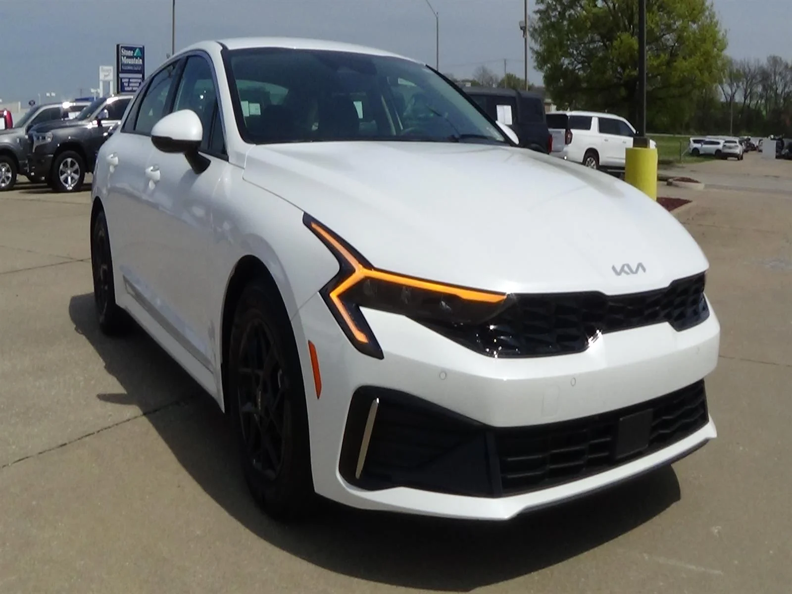 Used 2025 Snow White Pearl (swp) Kia LXS image 3