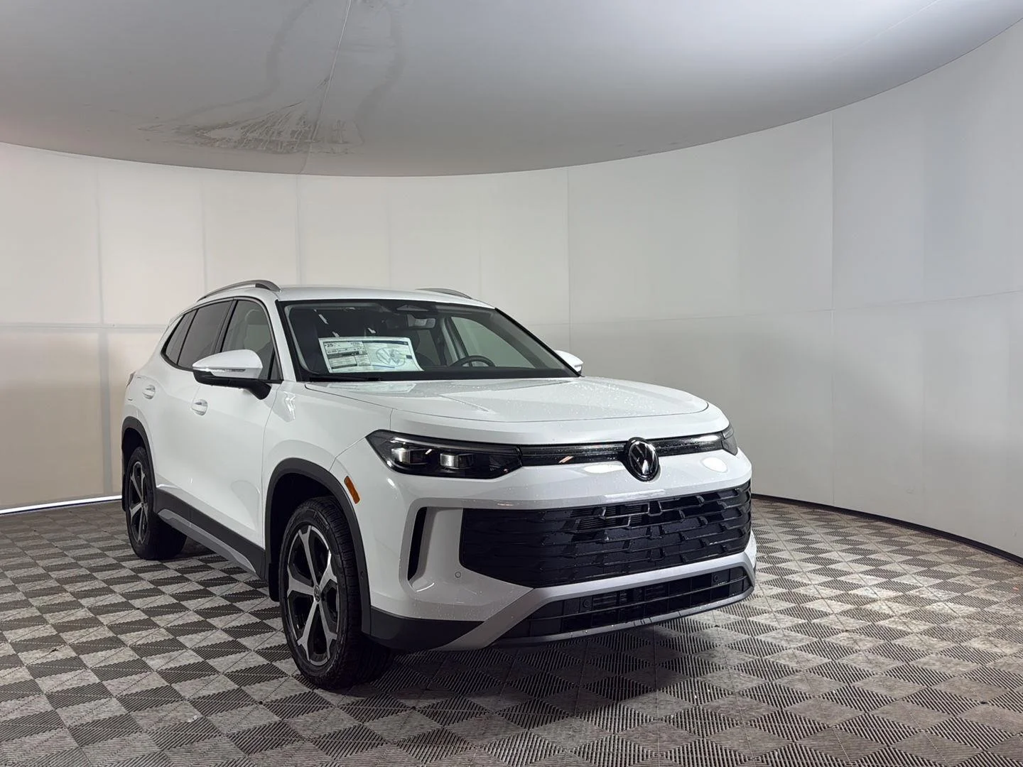 2026 Volkswagen Tiguan 2.0T SE 4Motion's photo
