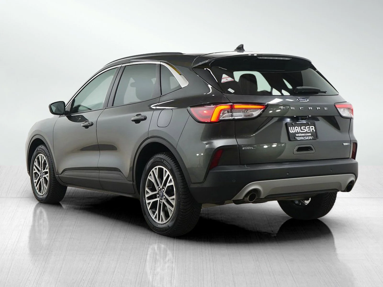 Used 2020 Magnetic Metallic Ford SEL image 3