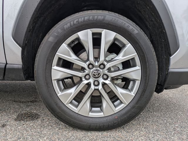 Used 2022 Silver Toyota XLE Premium image 10