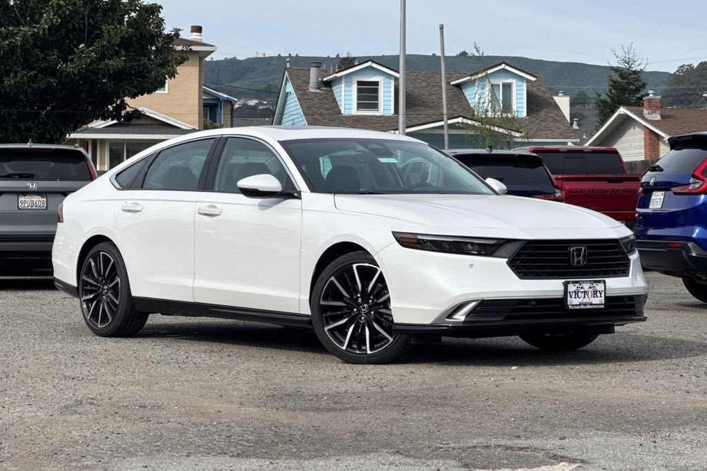New 2026 Platinum White Pearl Honda Touring image 2