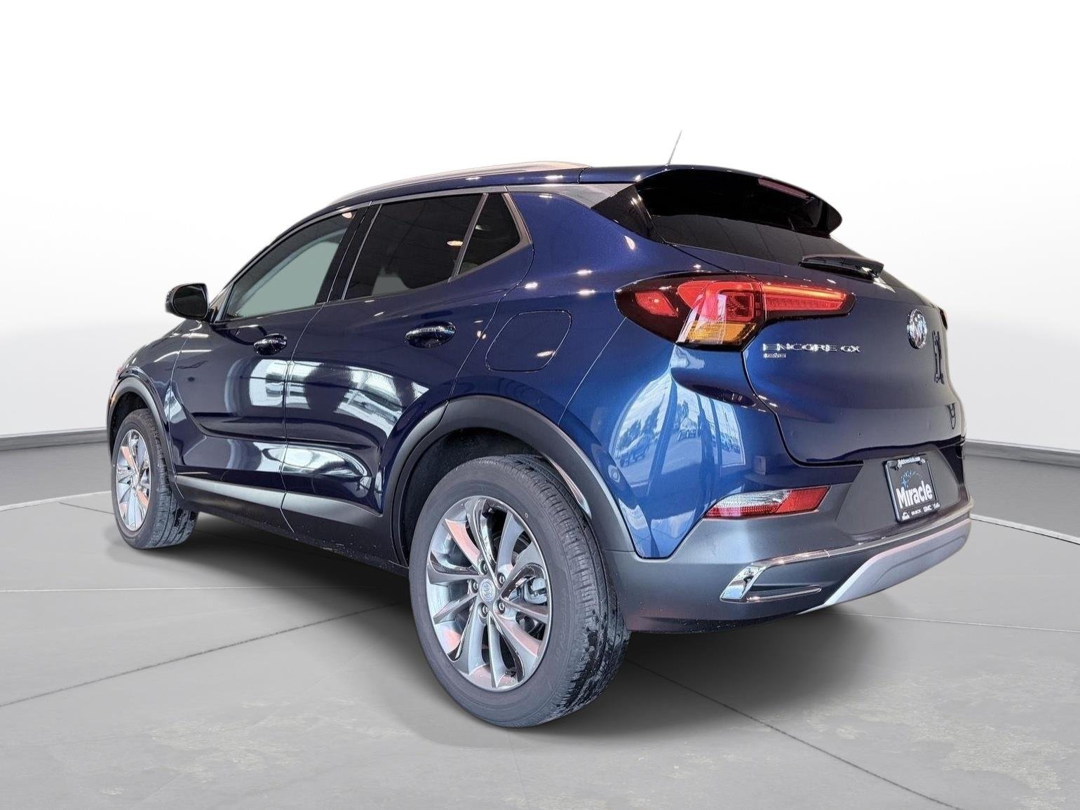 Used 2023 Sapphire Metallic Buick Essence image 6
