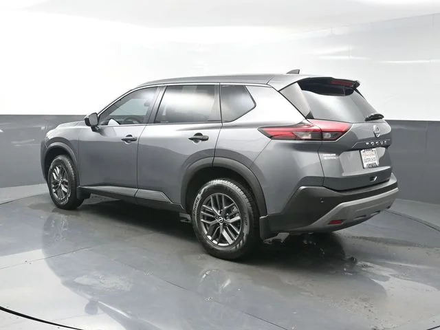 Used 2022 Gray Nissan S image 5
