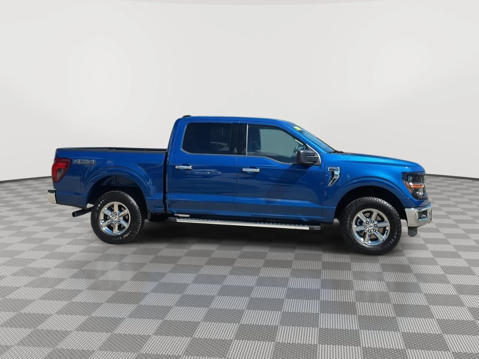 Used 2025 Atlas Blue Ford XLT image 5
