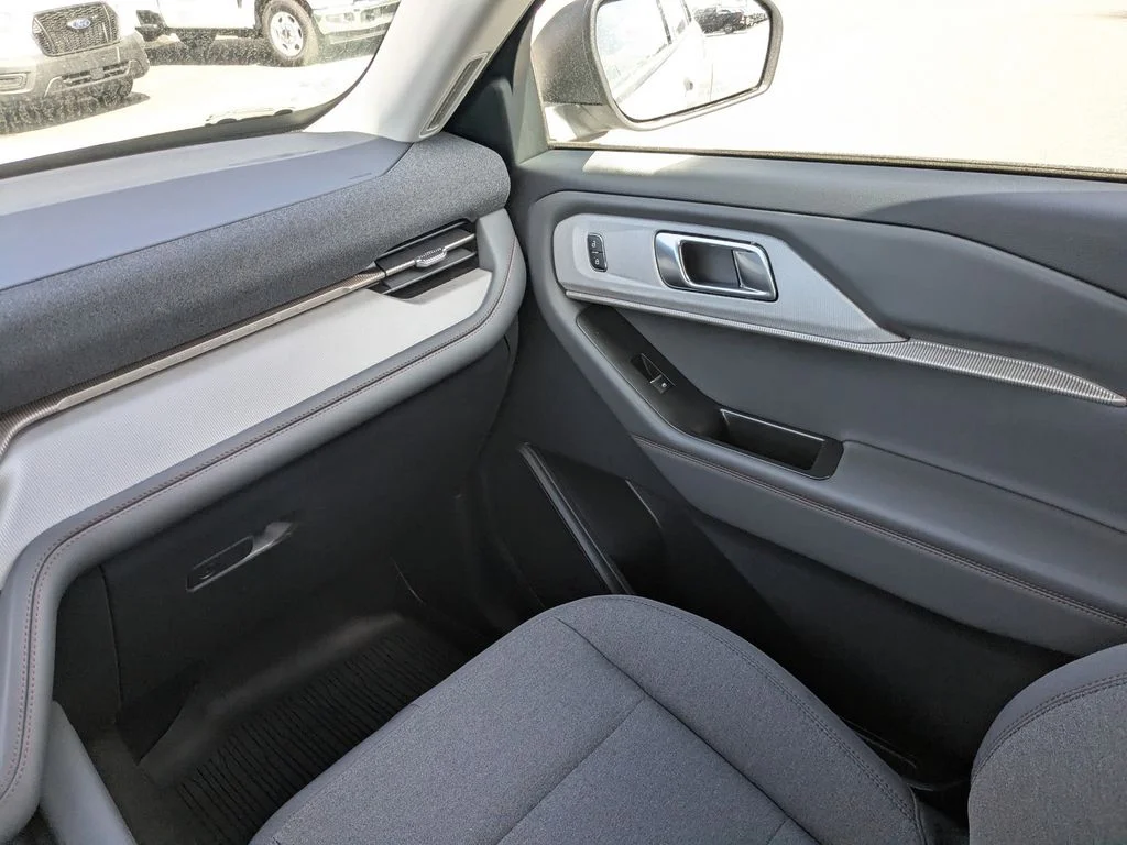 New 2026 Star White Metallic Tri-Coat Ford Active image 19