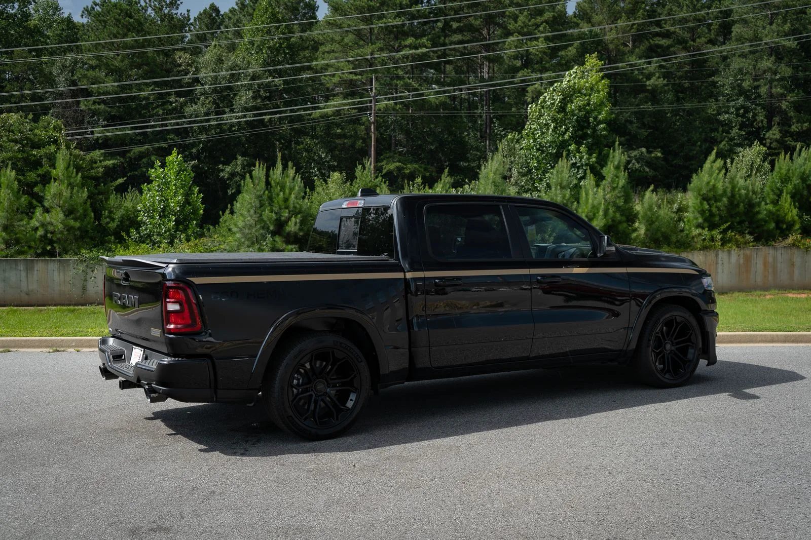 New 2026 Diamond Black Crystal Pearl-Coat Exterior Paint RAM Big Horn with DC 650 Supercharged Package image 26