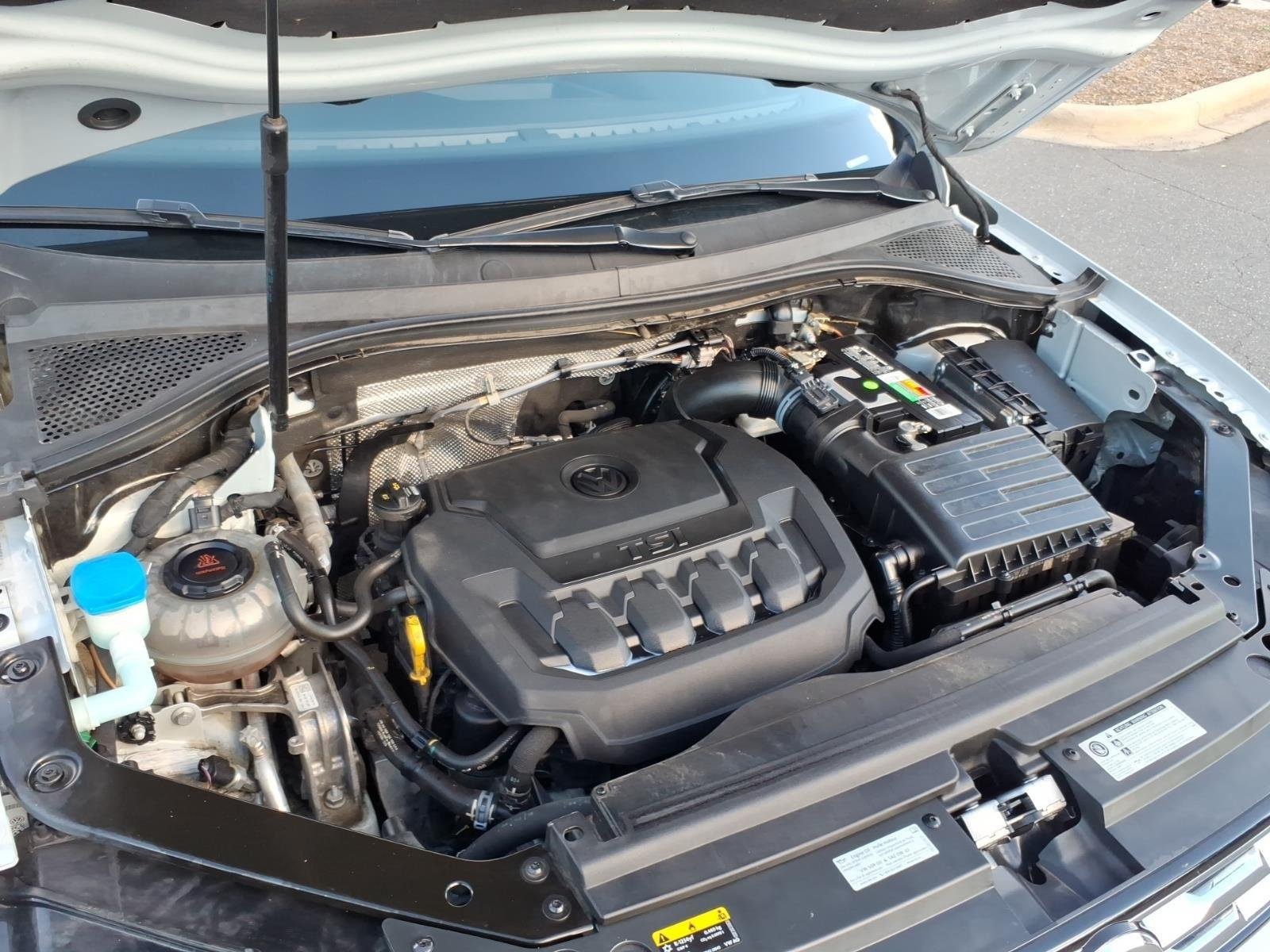 Used 2018 Platinum Gray Metallic Volkswagen SEL image 31