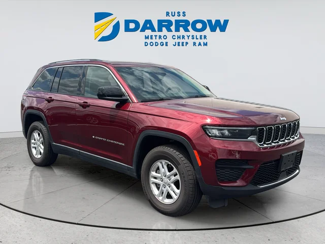 Used 2023 Red Jeep Laredo image 6
