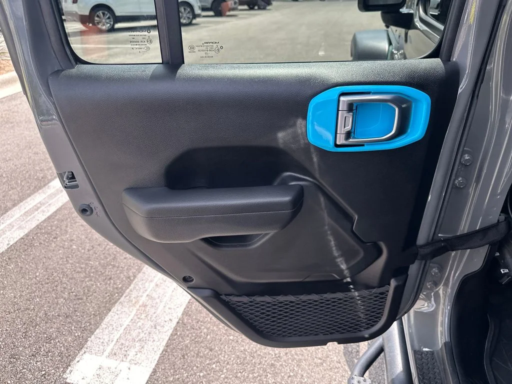 Used 2023 Gray Jeep Sport S image 33