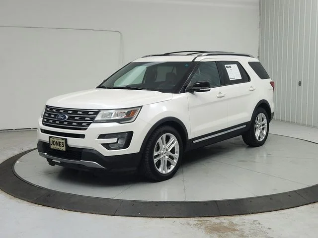 Used 2017 White Ford XLT image 3