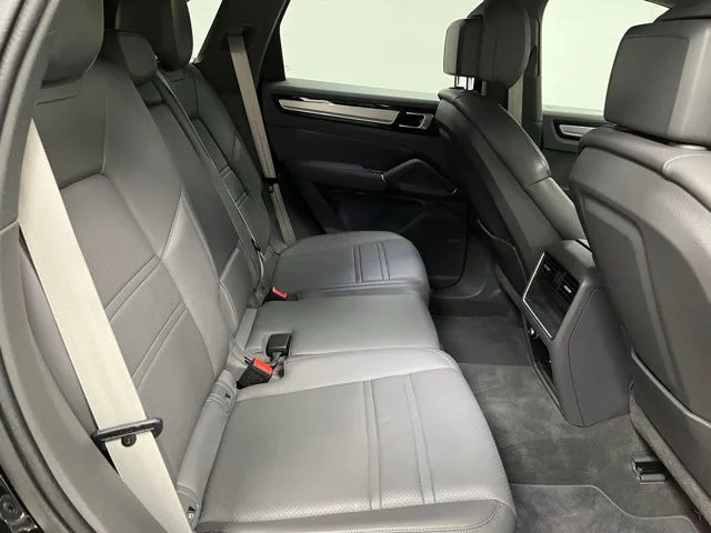 2022 Porsche Cayenne Platinum Edition - Photo 48