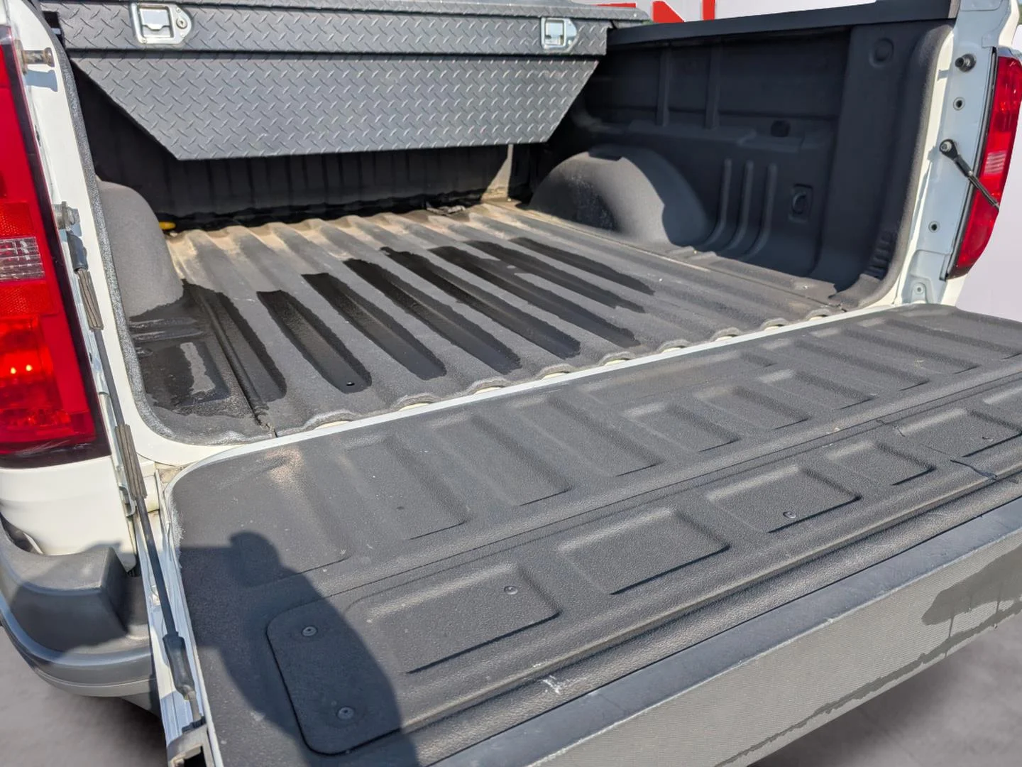 Used 2018 SUMMIT WHITE Chevrolet 4WD ZR2 image 28