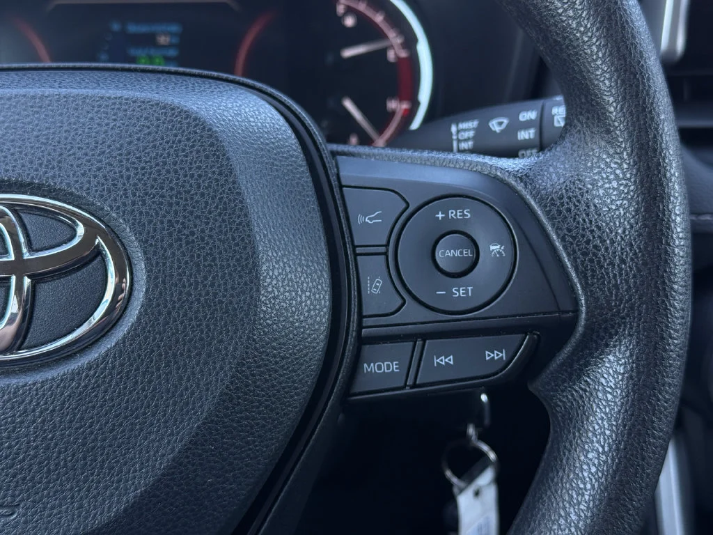 Used 2025  Toyota LE image 30