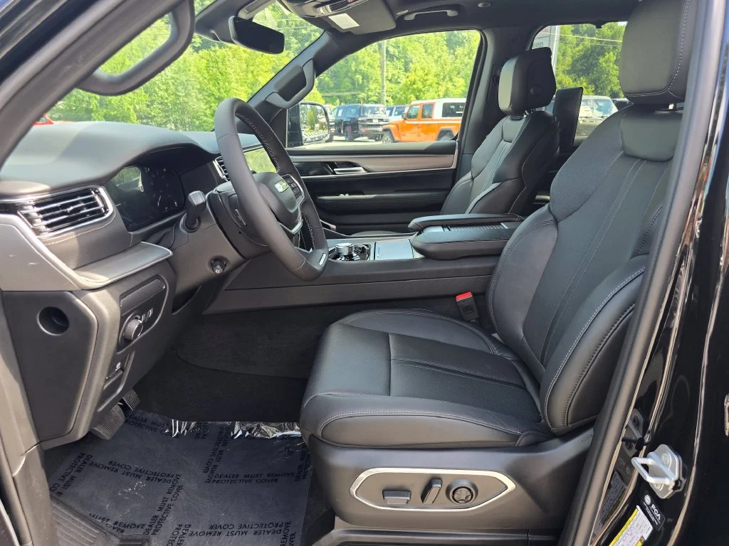 New 2026 Black Jeep Limited Reserve image 4