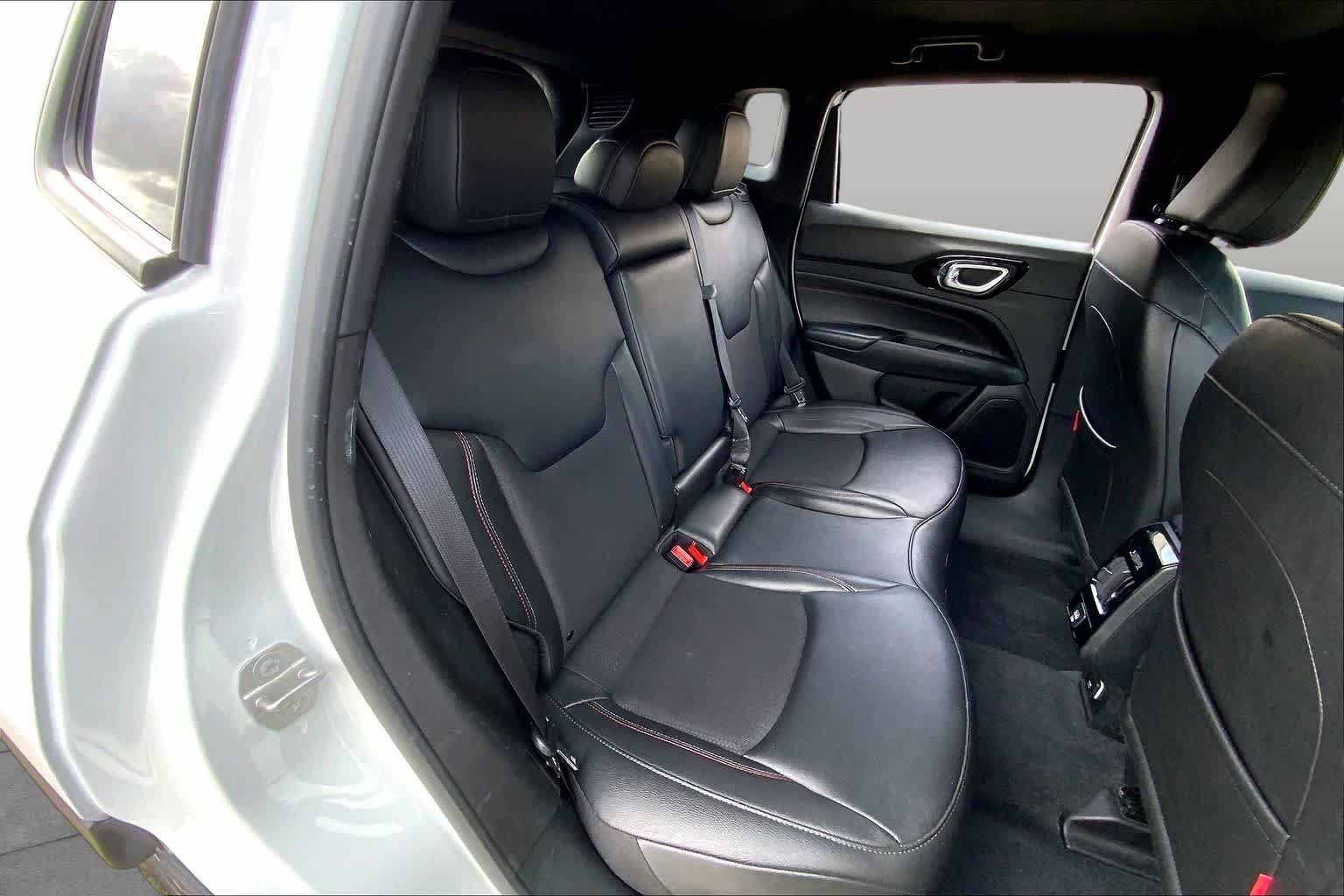 Used 2025 Bright White Clearcoat Jeep Trailhawk image 19