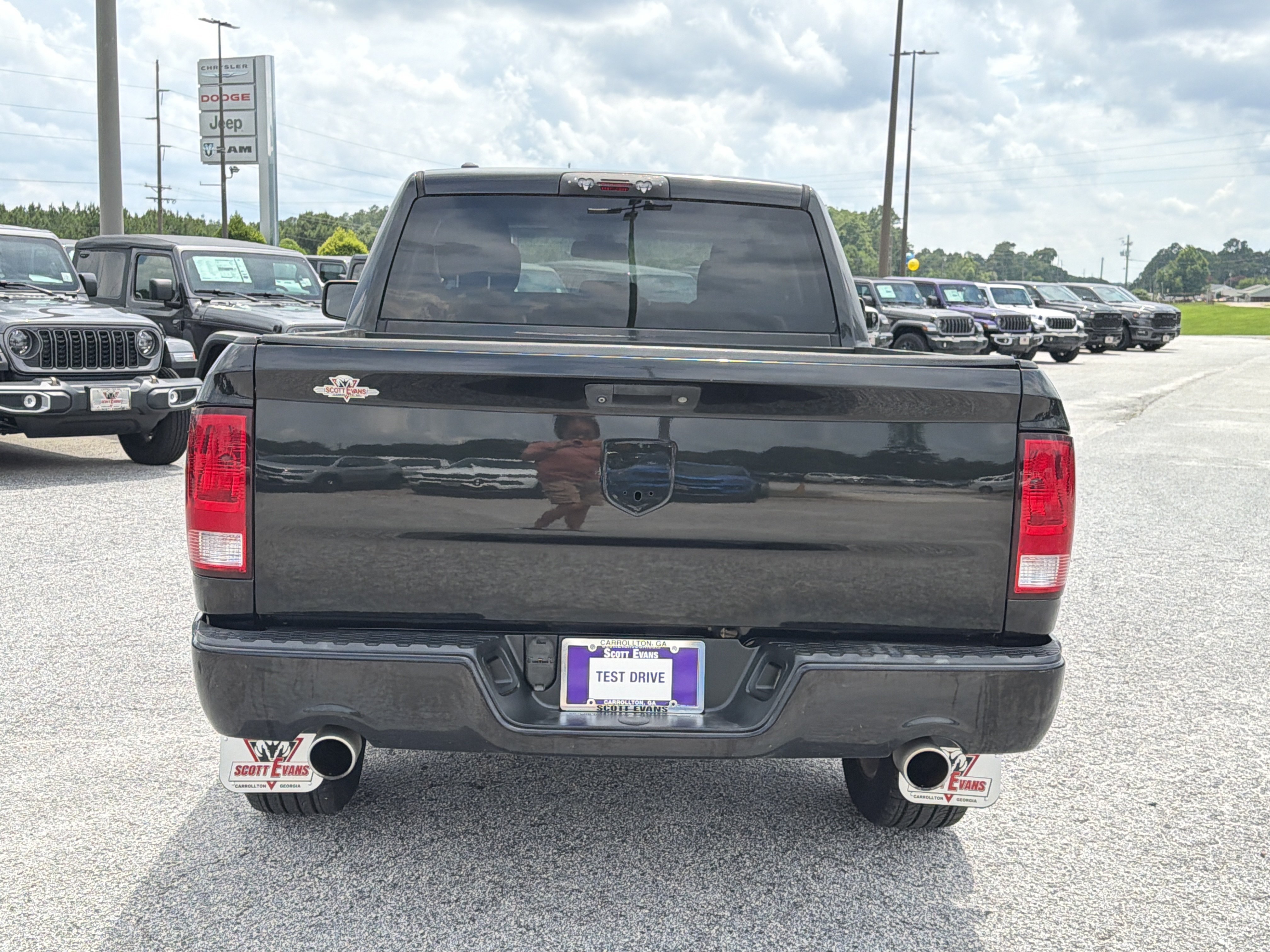 Used 2016 Brilliant Black Crystal Pearlcoat Ram Tradesman image 7