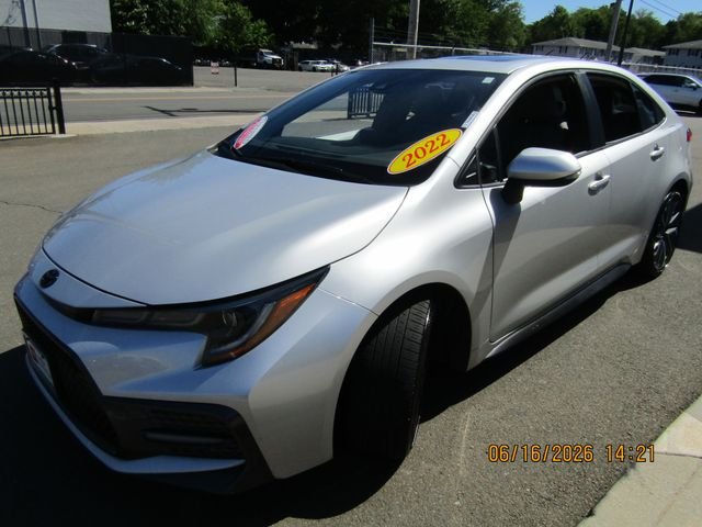 Certified Used 2022 Classic Silver Metallic Toyota SE image 3