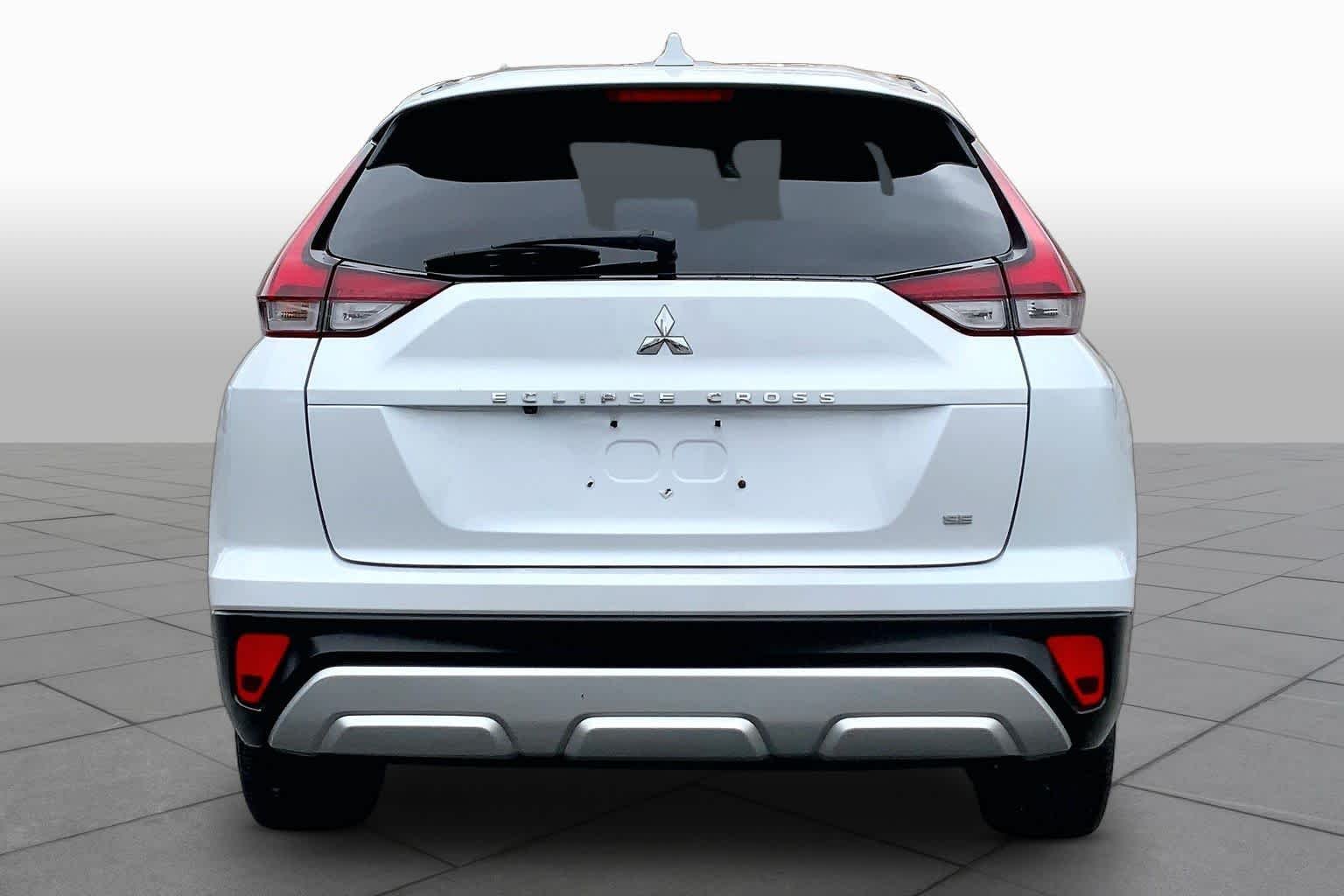 Used 2024 White Diamond Mitsubishi SE image 5
