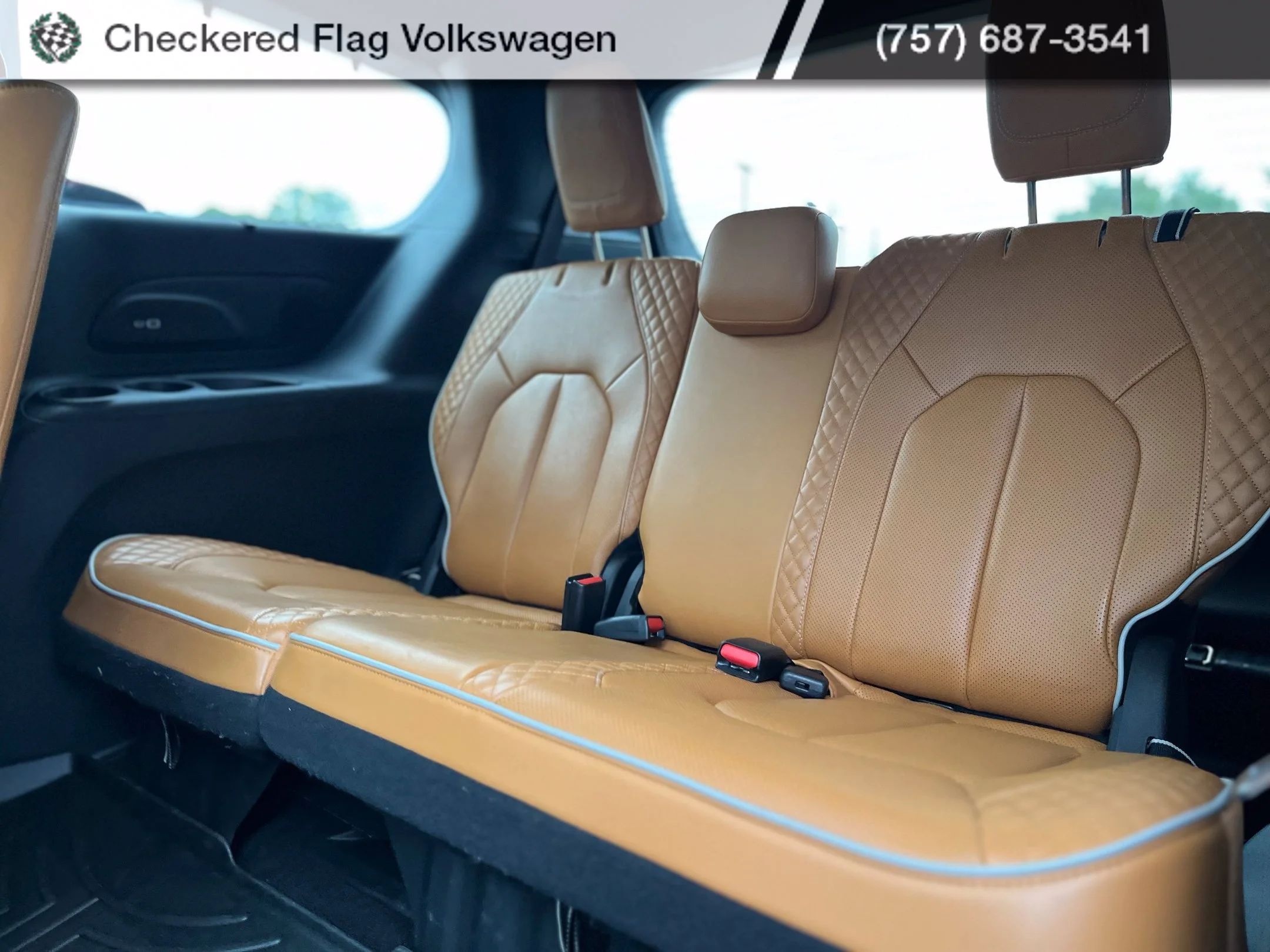 Used 2023 Bright White Clearcoat Chrysler Pinnacle image 33