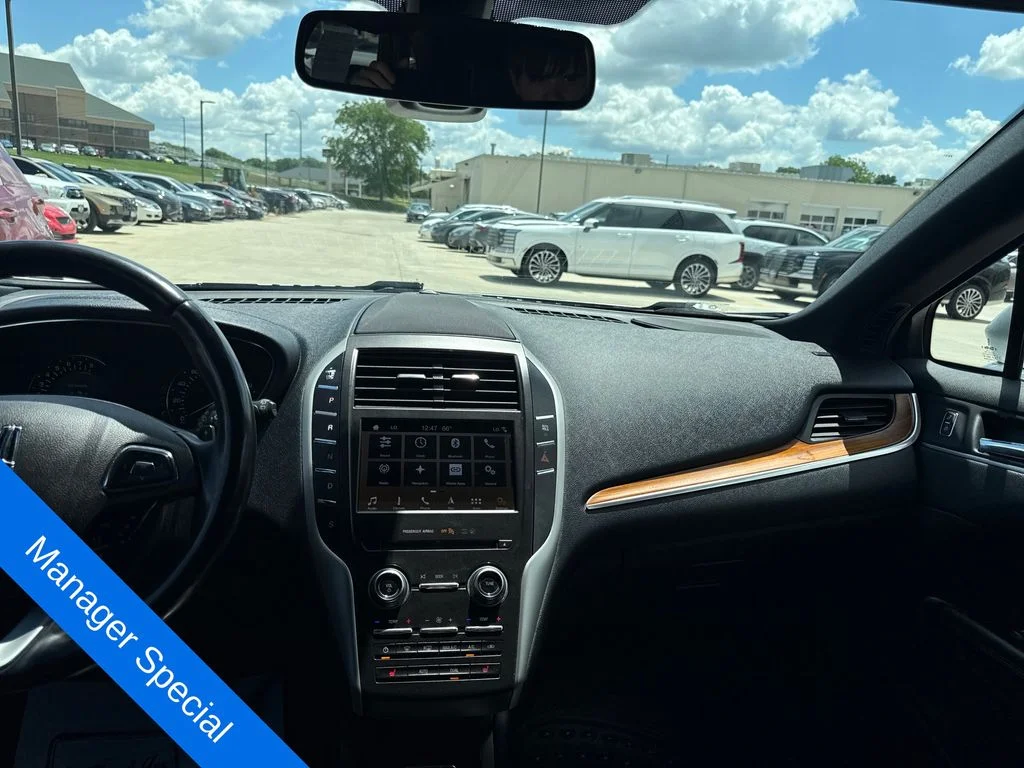 Used 2019 Silver Lincoln Select image 18