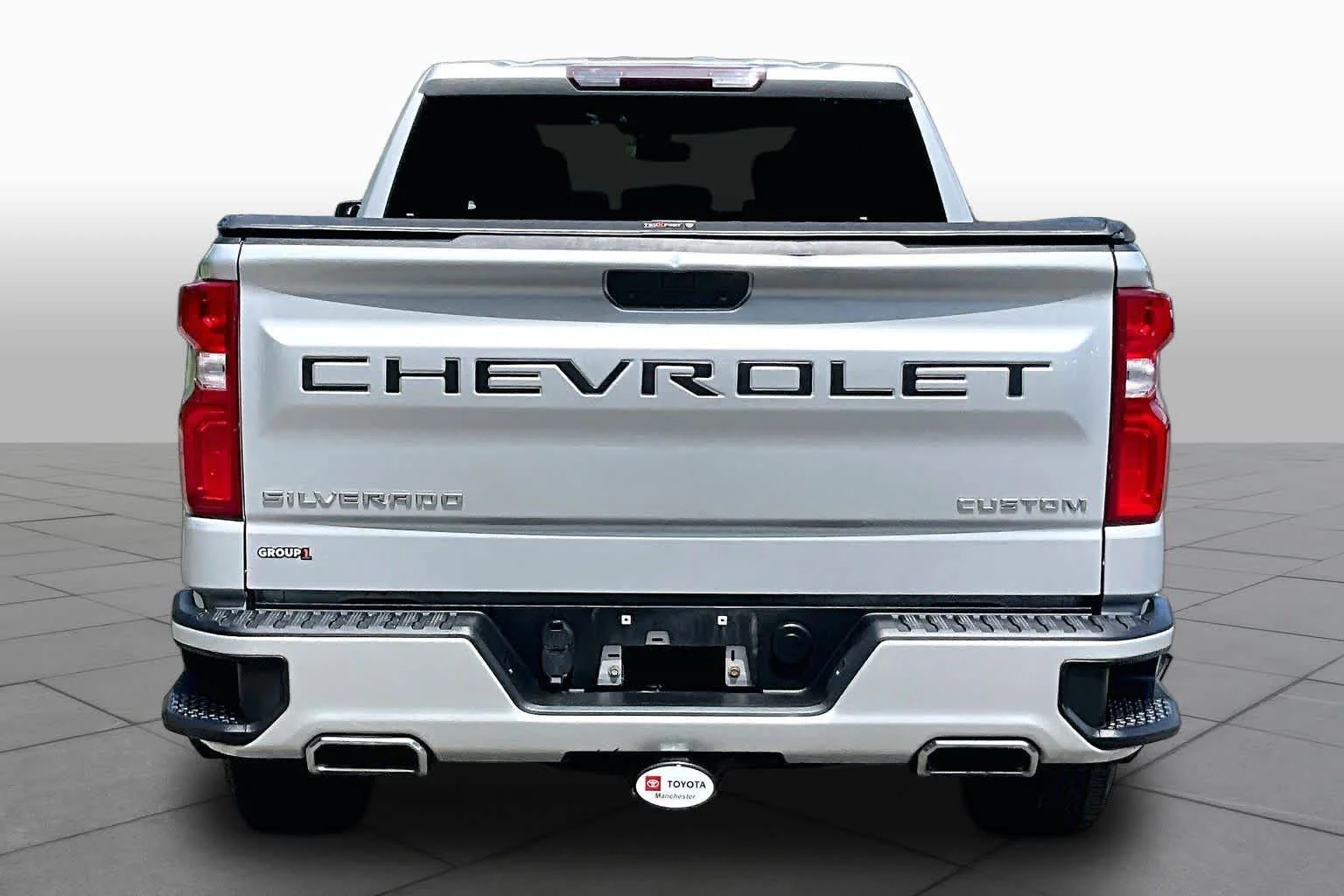 Used 2021 Silver Ice Metallic Chevrolet Custom image 5