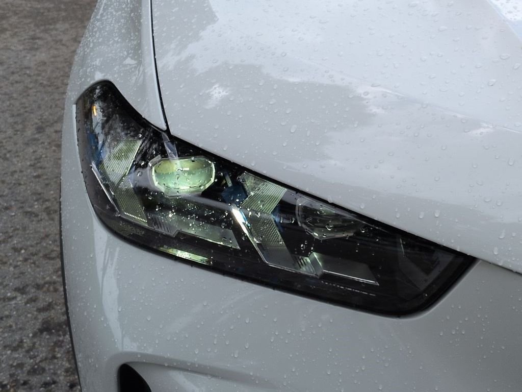 New 2026 Alpine White BMW xDrive40i image 10