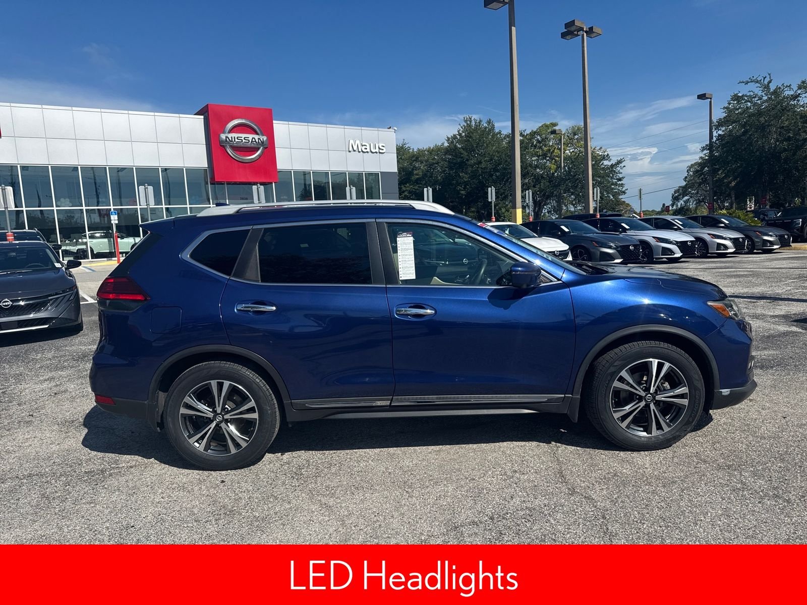 Used 2017 Blue Nissan SL image 10