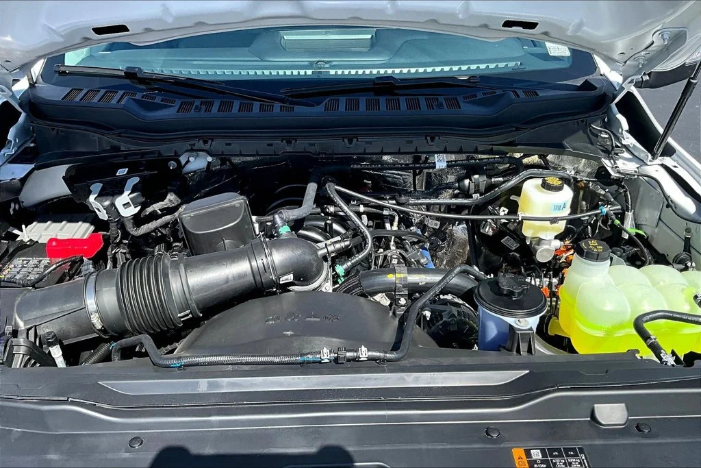 New 2027 Oxford White Ford F-250® XLT image 12