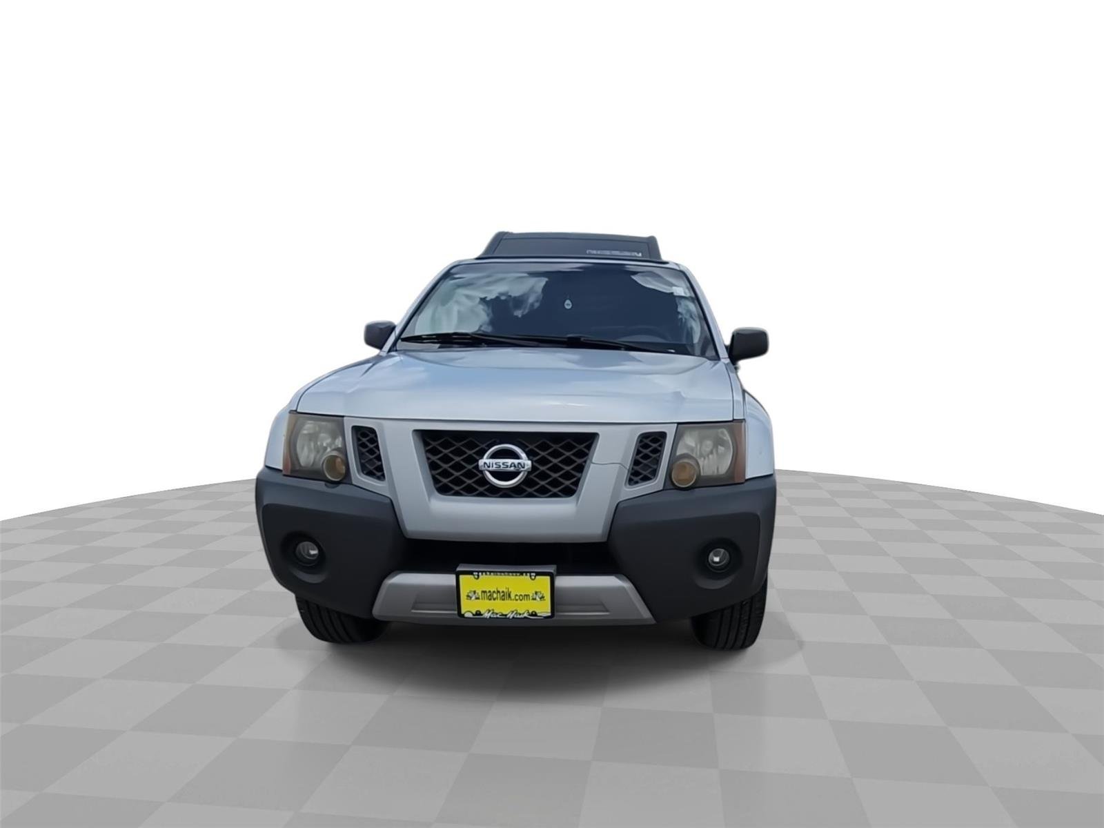 Used 2010 Silver Nissan S image 3